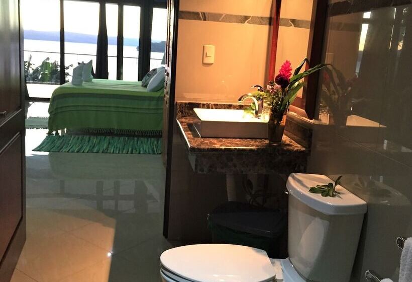 استودیوی لوکس, Bluebay Bugenvil Lake Lodge