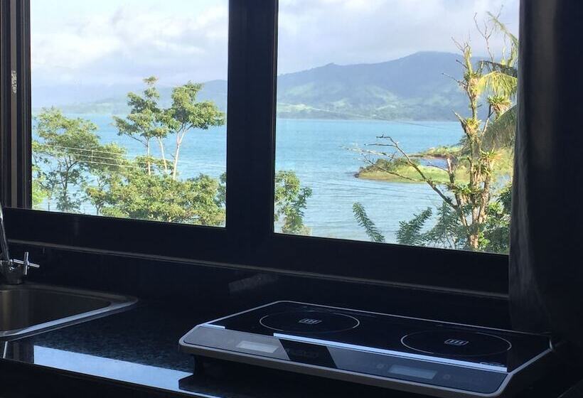 استودیوی لوکس, Bluebay Bugenvil Lake Lodge