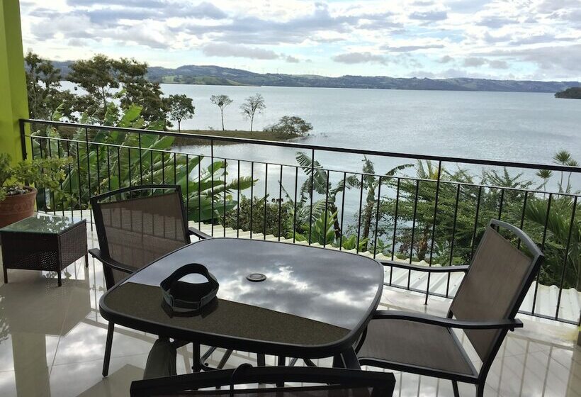 استودیوی لوکس, Bluebay Bugenvil Lake Lodge