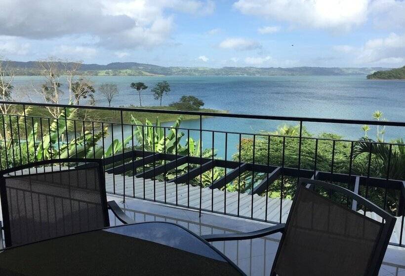 استودیوی لوکس, Bluebay Bugenvil Lake Lodge