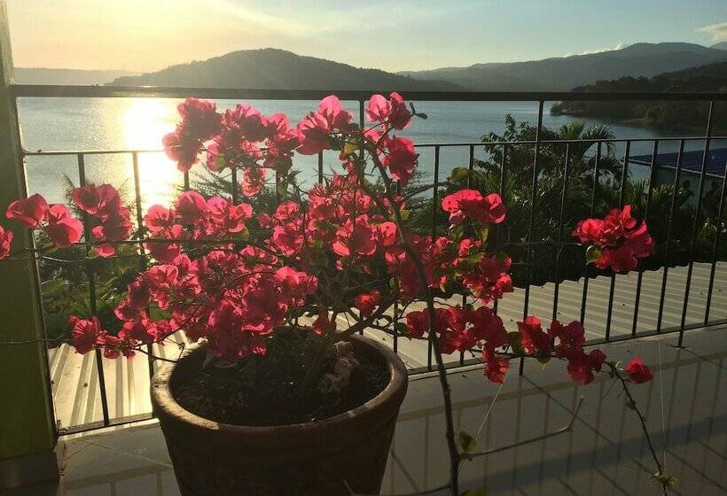 استودیوی لوکس, Bluebay Bugenvil Lake Lodge