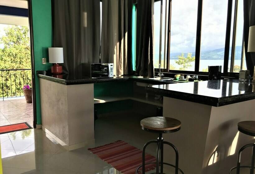 استودیوی لوکس, Bluebay Bugenvil Lake Lodge