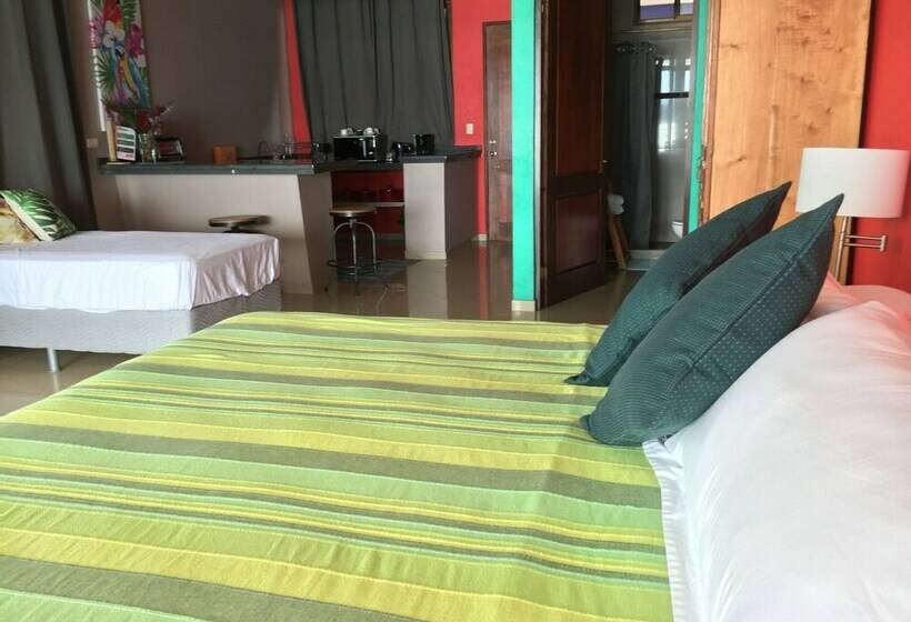 استودیوی استاندارد, Bluebay Bugenvil Lake Lodge