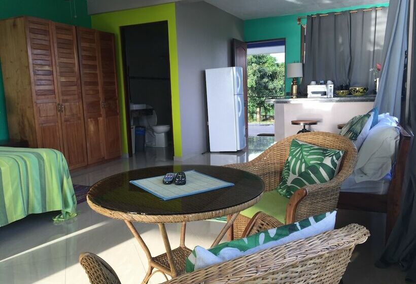 استودیوی لوکس, Bluebay Bugenvil Lake Lodge