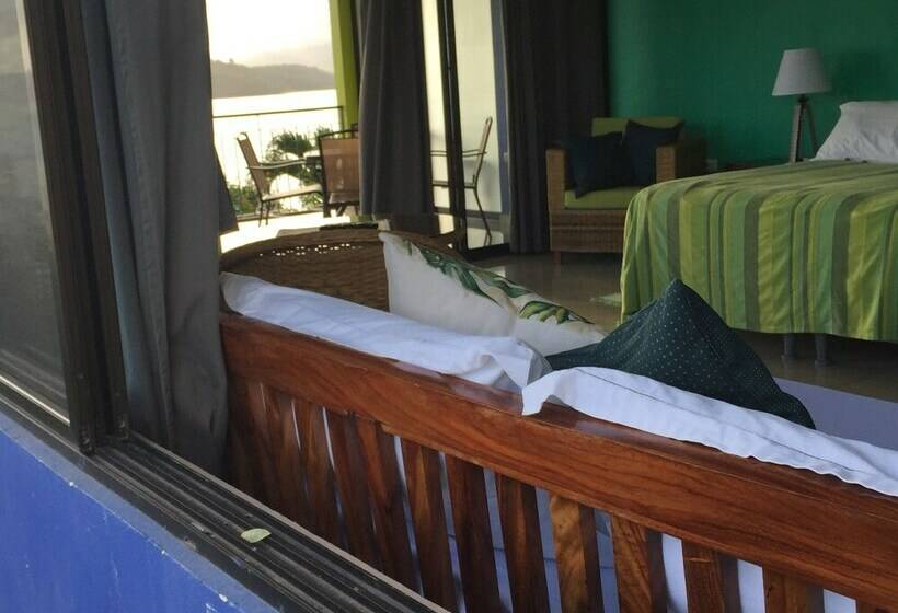 استودیوی لوکس, Bluebay Bugenvil Lake Lodge