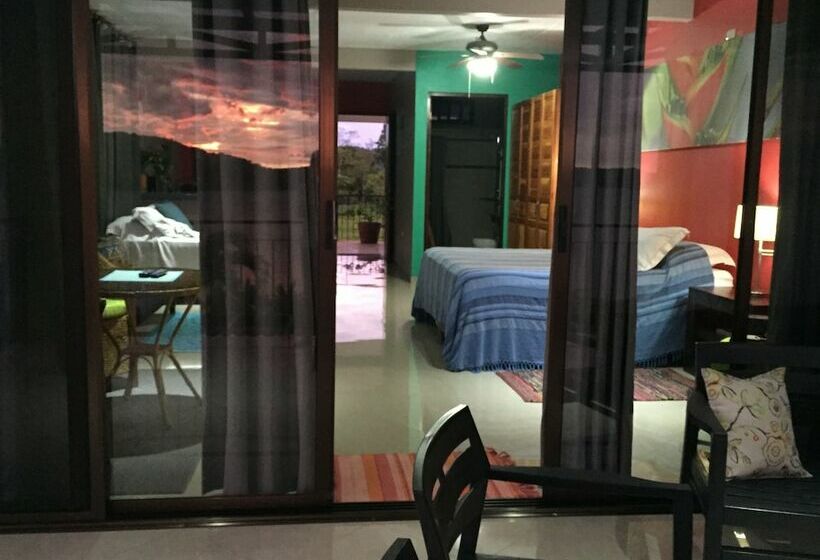 استودیوی استاندارد, Bluebay Bugenvil Lake Lodge