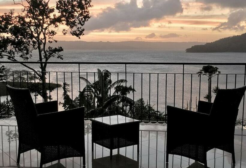 استودیوی لوکس, Bluebay Bugenvil Lake Lodge