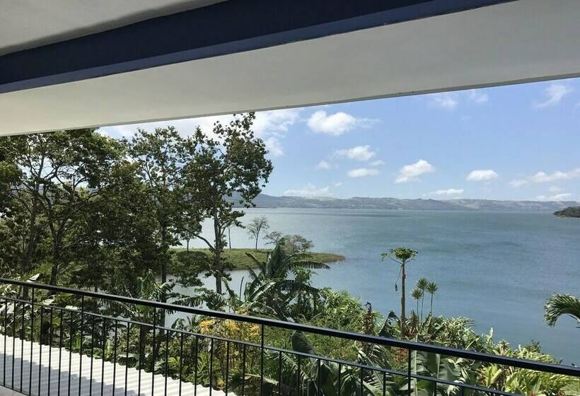 استودیوی استاندارد, Bluebay Bugenvil Lake Lodge