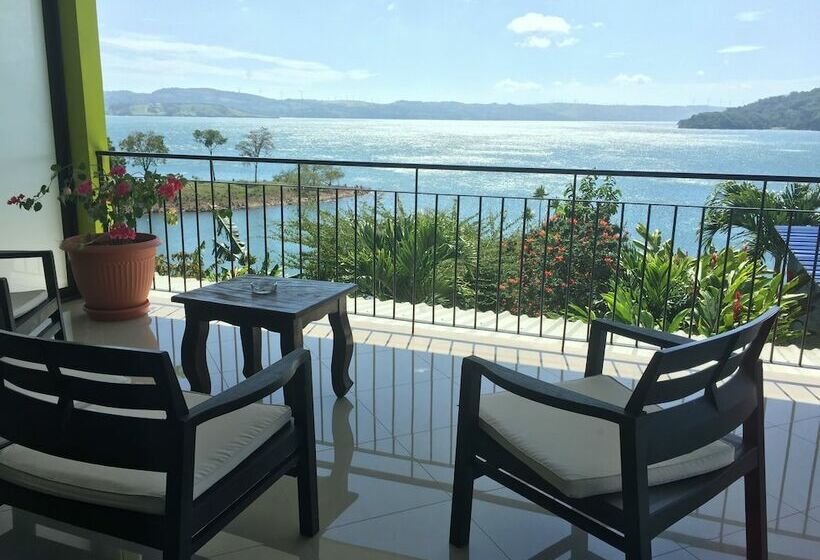 استودیوی لوکس, Bluebay Bugenvil Lake Lodge