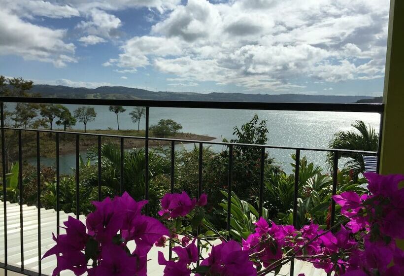 استودیوی لوکس, Bluebay Bugenvil Lake Lodge