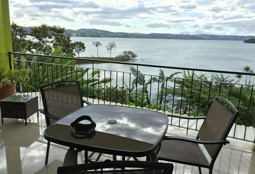 استودیوی لوکس, Bluebay Bugenvil Lake Lodge