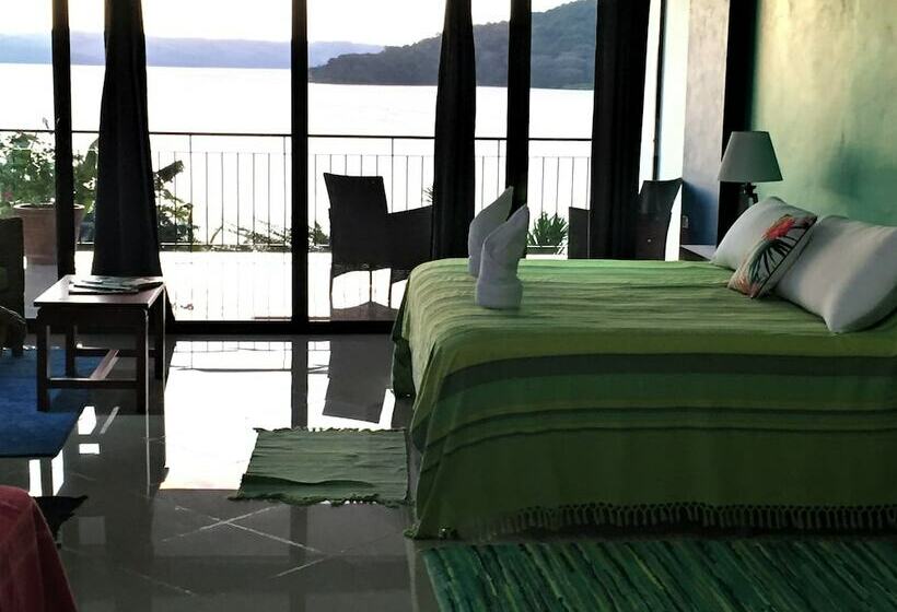 استودیوی لوکس, Bluebay Bugenvil Lake Lodge