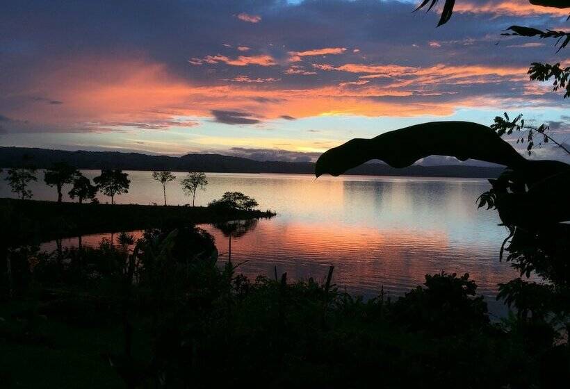 استودیوی استاندارد, Bluebay Bugenvil Lake Lodge
