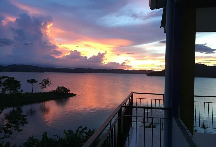 استودیوی لوکس, Bluebay Bugenvil Lake Lodge