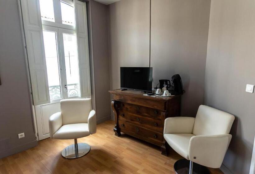 Апартаменты 2 Спальни, Restaurant Côte Garonne Le Balcon Des Dames   Tonneins Marmande Agen   Chambres Climatisées