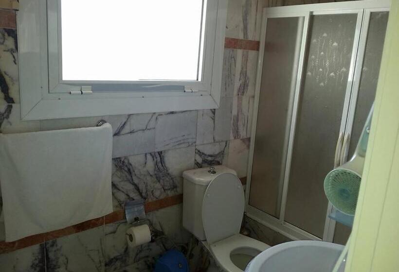 اتاق استاندارد با چشم‌انداز دریا, Yona Motel