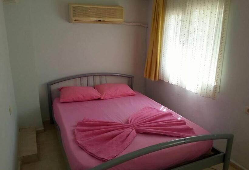 اتاق ساده سه‌ نفره, Yona Motel