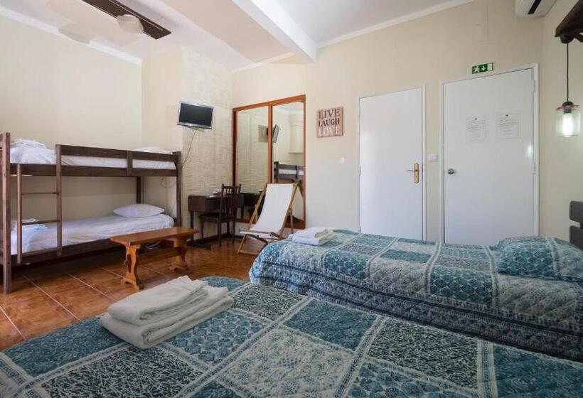 اتاق استاندارد چهار تخته, Beja Hostel