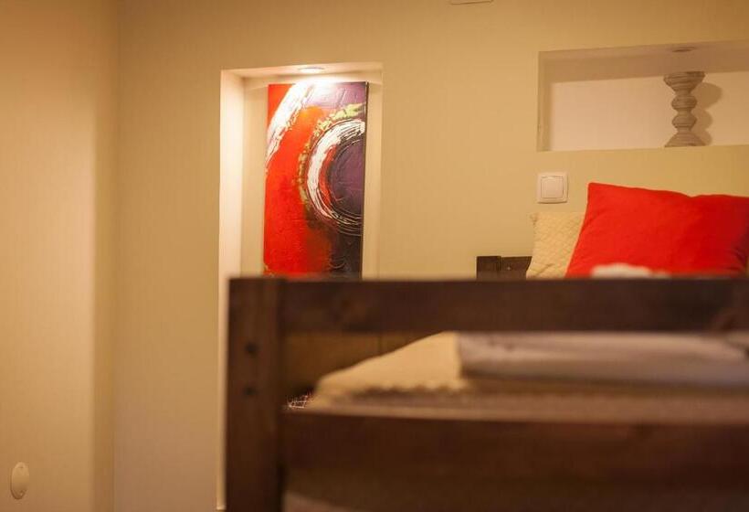 اتاق خانوادگی, Beja Hostel
