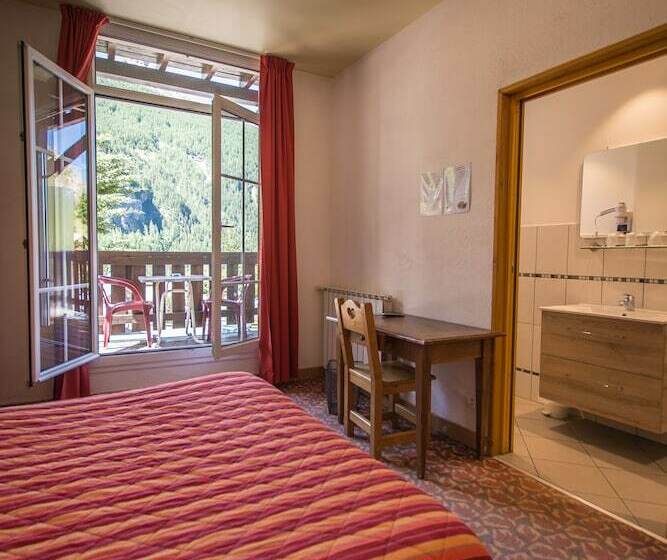Номер Стандарт Трехместный, Hôtel Castillan