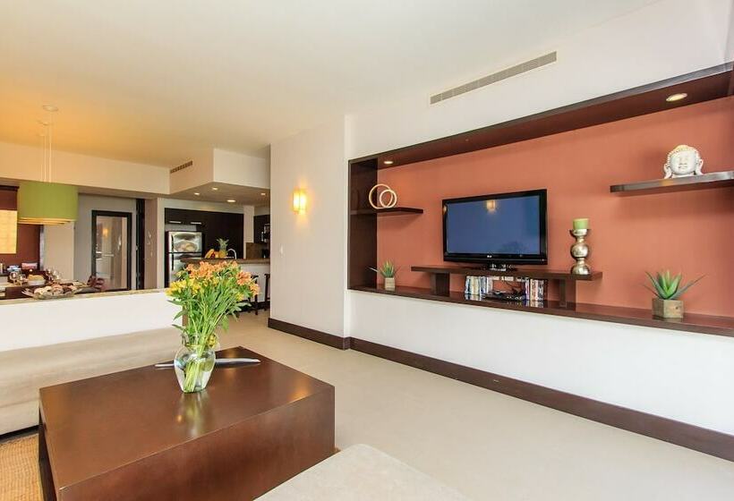 1 Bedroom Penthouse Apartment, Aldea Thai By Stella Rentals