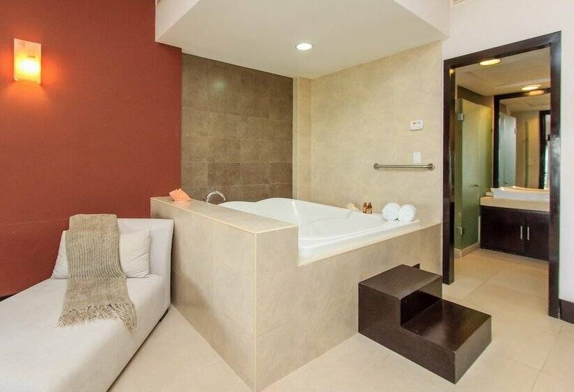 1 Bedroom Penthouse Apartment, Aldea Thai By Stella Rentals