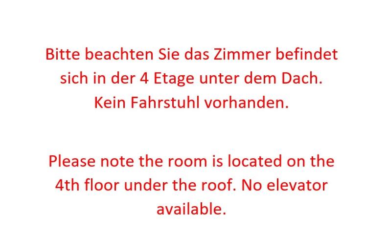 Economy Triple Room, Am Rathaus