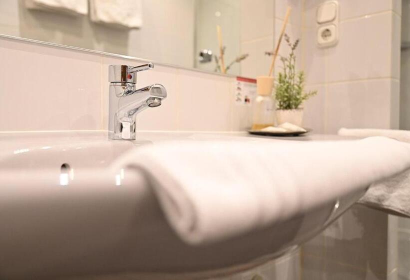 Номер Стандарт Трехместный, Land Gut Hotel Zum Löwen Garni