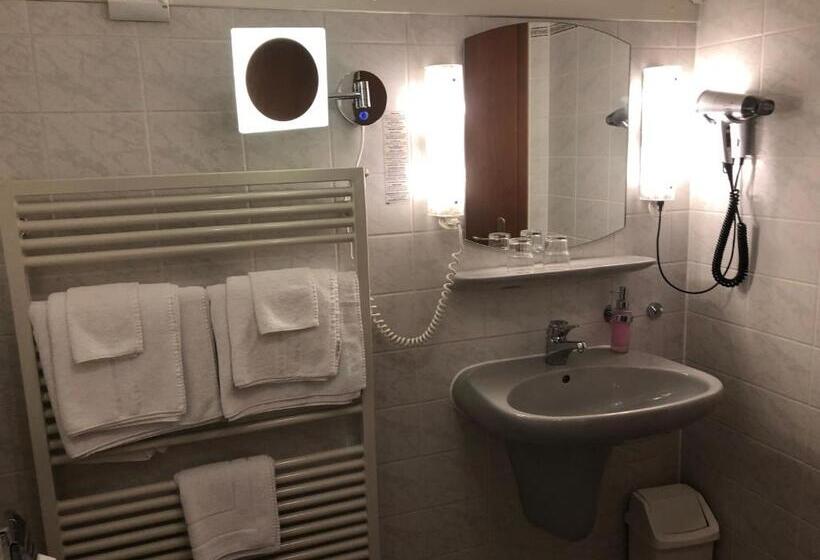 Номер Стандарт, Landhotel Gasthof Zur Krone