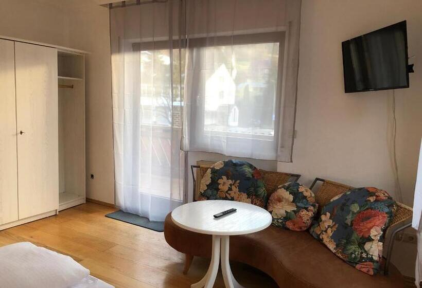 Апартаменты 3 Спальни, Landhotel Gasthof Zur Krone