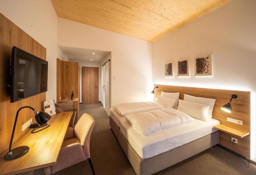 Номер Deluxe с Балконом, Weinhotel Pfeffer & Salz