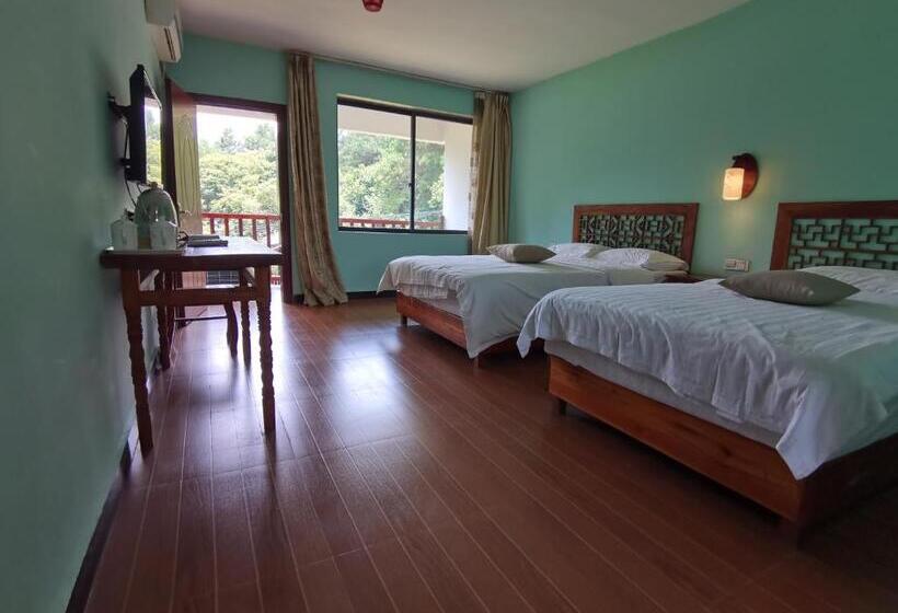 Семейный Номер, Riverside Retreat
