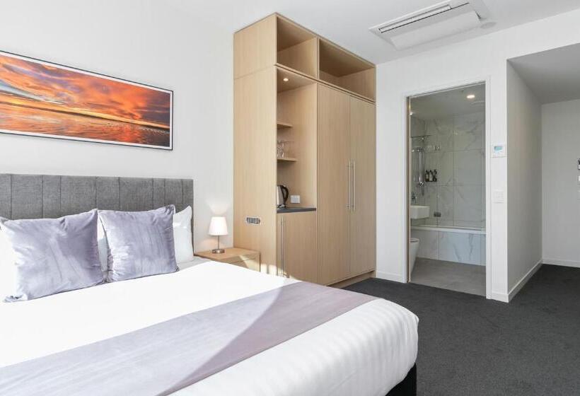 수피리어 스튜디오, Christchurch City