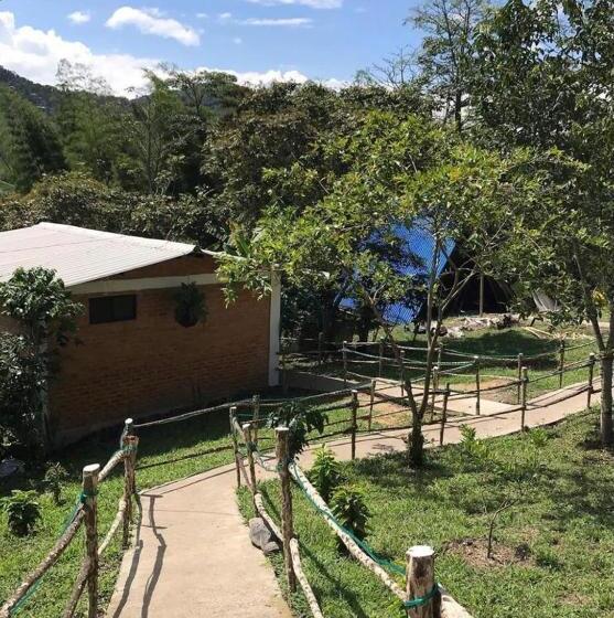 小室, Solarte Hostel