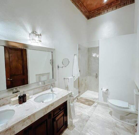 سوییت جونیور لوکس, Hacienda Los Arcangeles