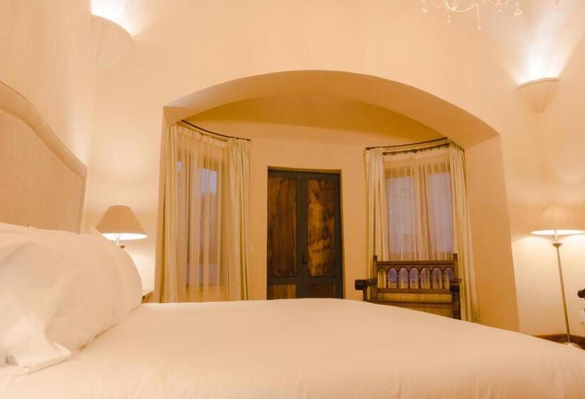 سوئیت با بالکن, Hacienda Los Arcangeles