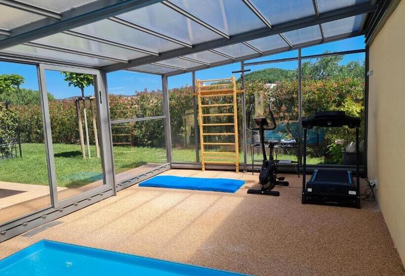اتاق خانوادگی, Chambres D Hôtes B&b La Bergeronnette Avec Piscine Couverte Chauffée