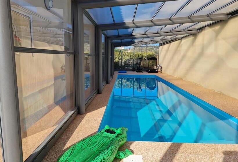 اتاق خانوادگی, Chambres D Hôtes B&b La Bergeronnette Avec Piscine Couverte Chauffée