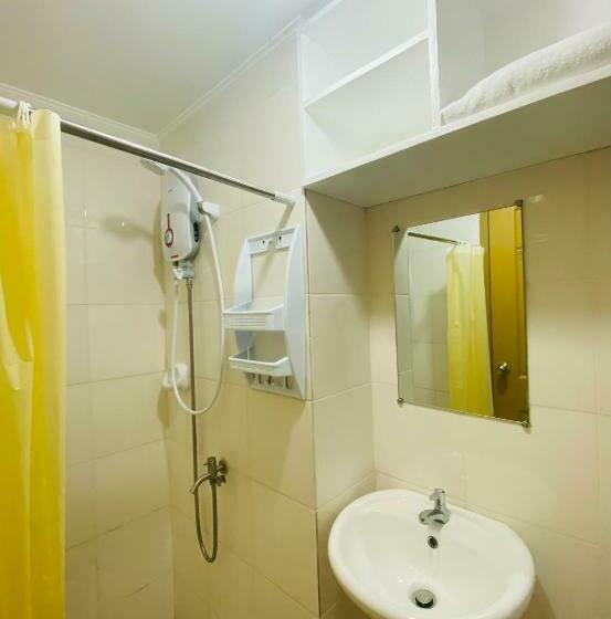 استودیوی استاندارد, 8 Spatial Condominium