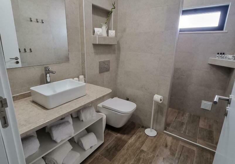 اتاق خانوادگی, Algarpapa Rooms