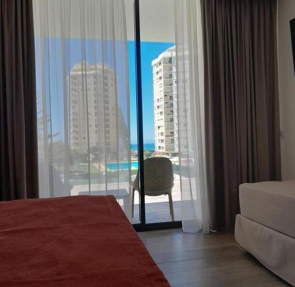 اتاق استاندارد سه تخته با چشم‌انداز استخر, Algarpapa Rooms