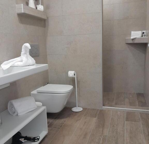 اتاق استاندارد سه تخته با چشم‌انداز استخر, Algarpapa Rooms