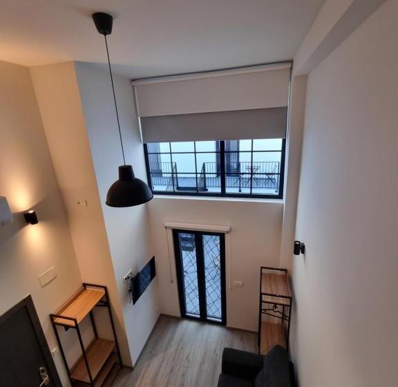スタンダードスタジオ, Kabialde Apartamentuak