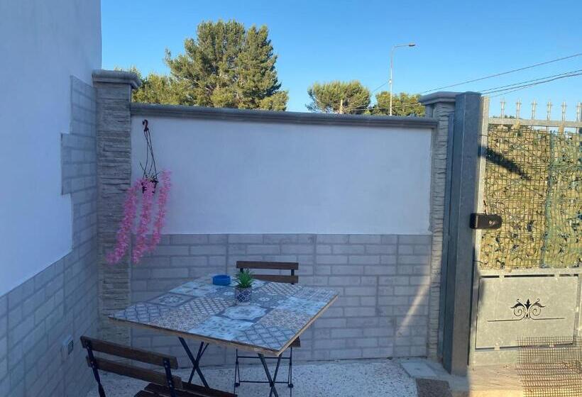 اتاق استاندارد با چشم‌انداز باغ, La Dependance Al Piccolo Borgo