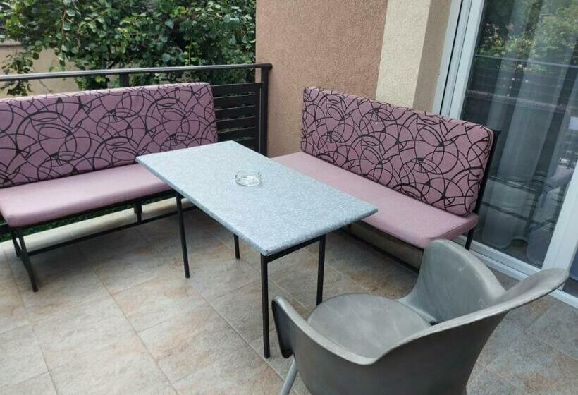 اتاق خانوادگی, Apartmani Malina