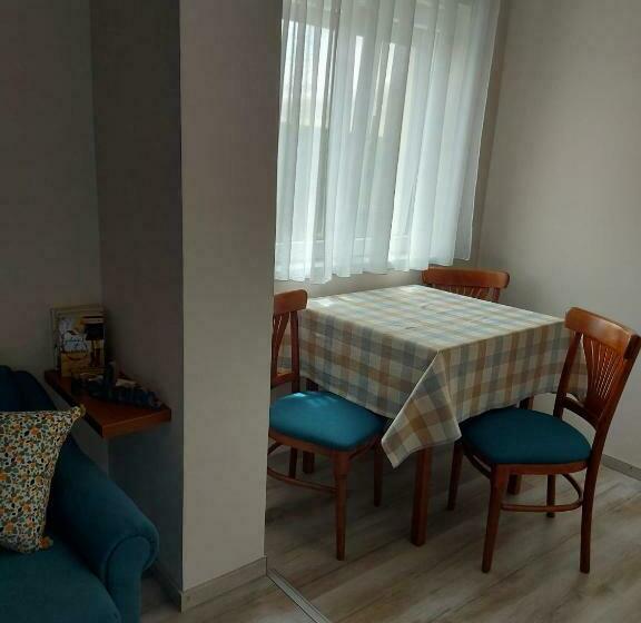 اتاق خانوادگی, Apartmani Malina