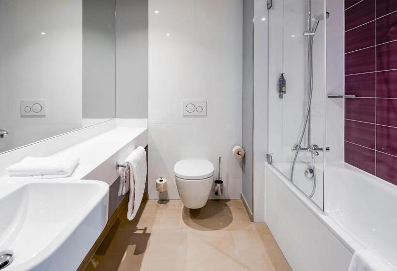 Номер Стандарт Индивидуальный, Premier Inn Nürnberg City Opernhaus
