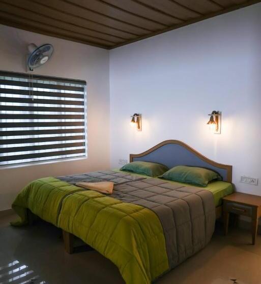 اتاق خانوادگی با چشم‌انداز کوه, The Nirvana Resort Munnar