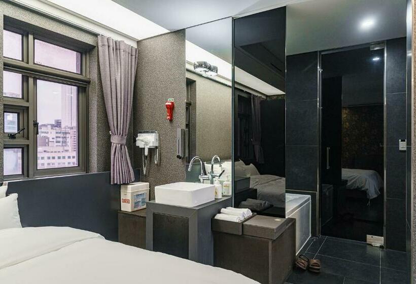 اتاق لوکس, Starhills