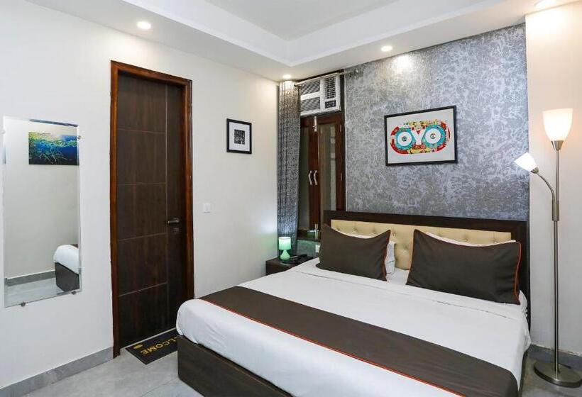 Трехместный Номер Классика, Collection O 93220 Hotel The Signature Inn